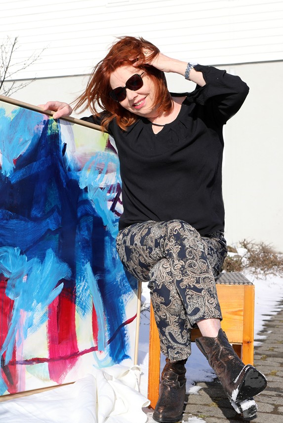 Portraitbild der isländischen Künstlerin Johanna V. Thorhallsdottir