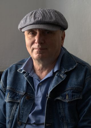 Portraitbild des georgischen Künstlers Sergo Gogoladze