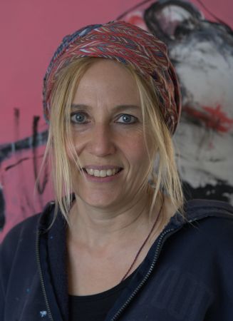 Portraitbild der deutschen Künstlerin Marion Albrecht