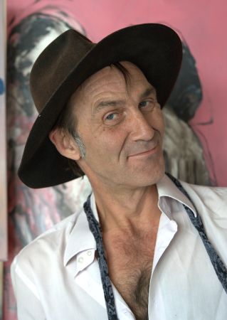 Portraitbild des französischen Künstlers Jeff Roland