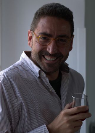 Portraitbild des spanischen Künstlers Chema Rodriguez