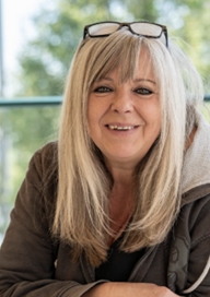 Portrait der österreichischen Künstlerin Gudrun Hohengasser