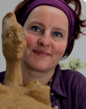 Portrait der österreichischen Bildhauerin Miriam URTZ